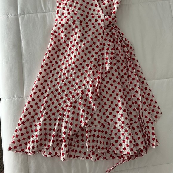 NWT Draper James Red and White Puff Sleeve Embroidered Wrap Dress - Picture 6 of 7